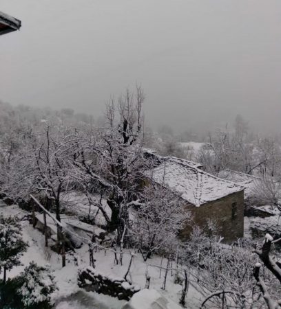 Meta kujton shtëpinë e gjyshit në Skrapar, aty ku u lind: U dogj dy herë nga pushtuesit, pas 25 prillit më duhet ta rindërtoj për herë të tretë Meta 4
