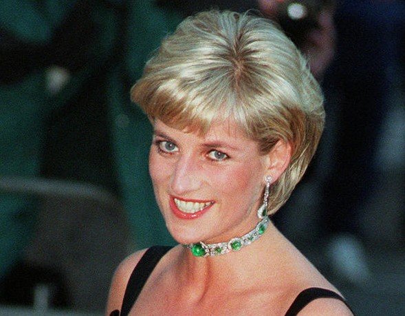 Gazetari i BBC zbulon sekretet që i kishte thënë Princeshë Diana për familjen mbretërore Princesha Diana 16