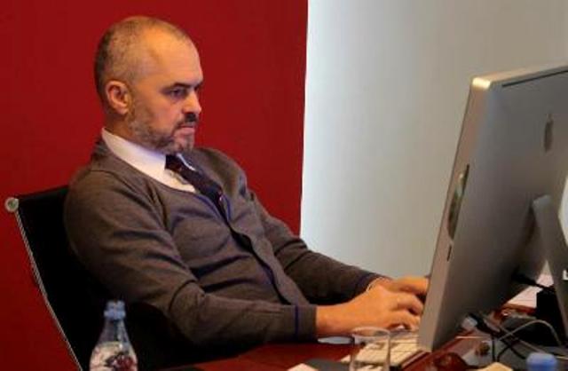 Qytetari i shkruan në “Facebook” se do të humbasë zgjedhjet, Rama gjen kohën dhe nuk e lë pa përgjigje Rama kompjuter1