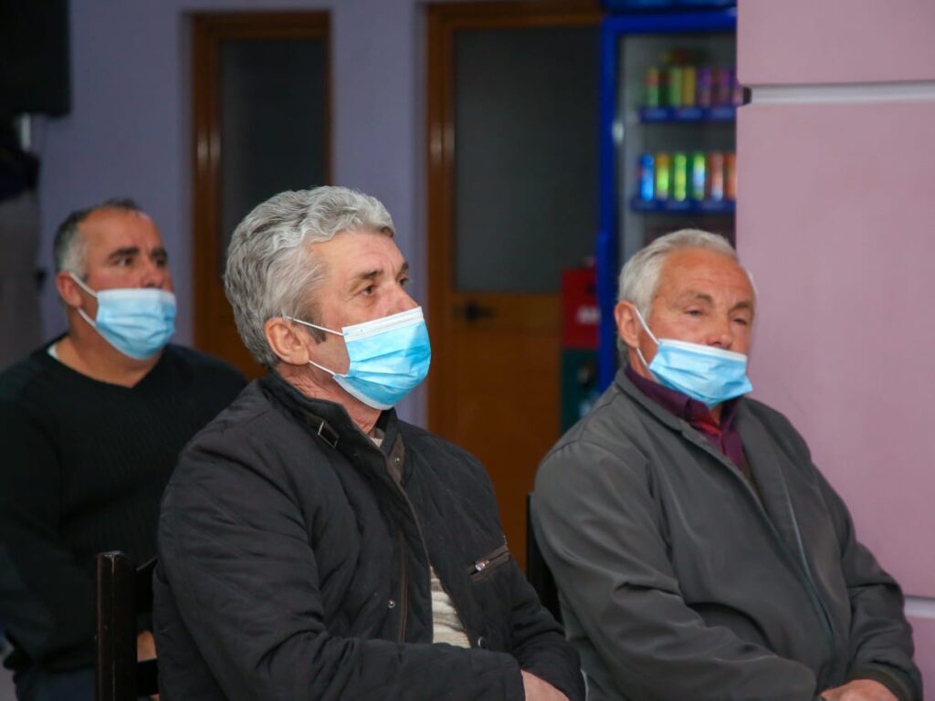 Peleshi takim me banorët në fshatin Ravonik: Tani mund të flasim për projekte madhore që para tetë vitesh nuk i imagjinonim dot 2 WhatsApp Image 2021 03 21 at 12.30.10 2