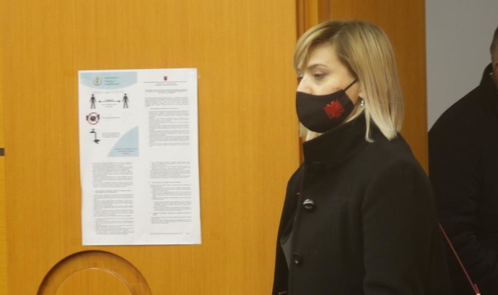 Huatë nga prindërit dhe pasuria e të shoqit, vënë në pozitë të vështirë gjyqtaren Alma Hicka alma hicka