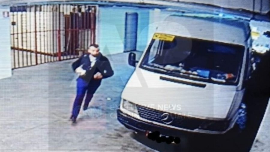 Me bombolë në dorë, momenti kur Arjan Sala vrapon për të shpëtuar kolegët e  tij - TiranaNews