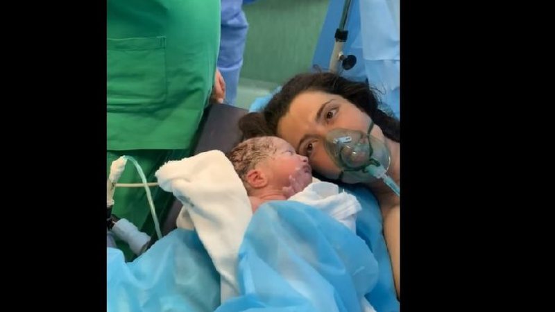 19-vjeçarja me Covid sjell në jetë foshnjën tek “Shefqet Ndroqi” bebe