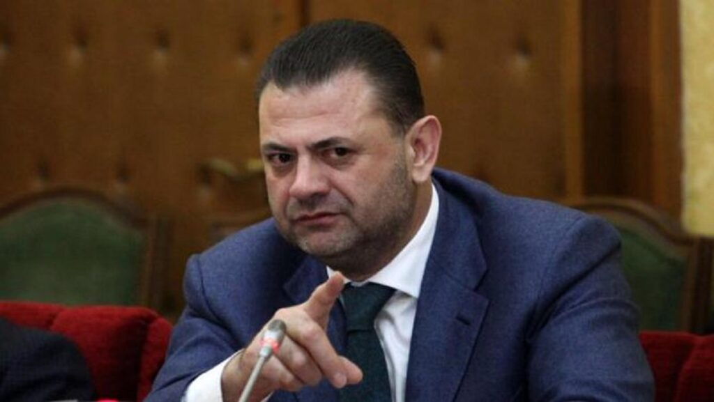 SHBA nuk e do në fletën e votimit / Kreu i KQZ Ilirjan Celibashi flet për kandidimin e Tom Doshit: Mund të fitojë mandatin dhe ia heq… doshi t