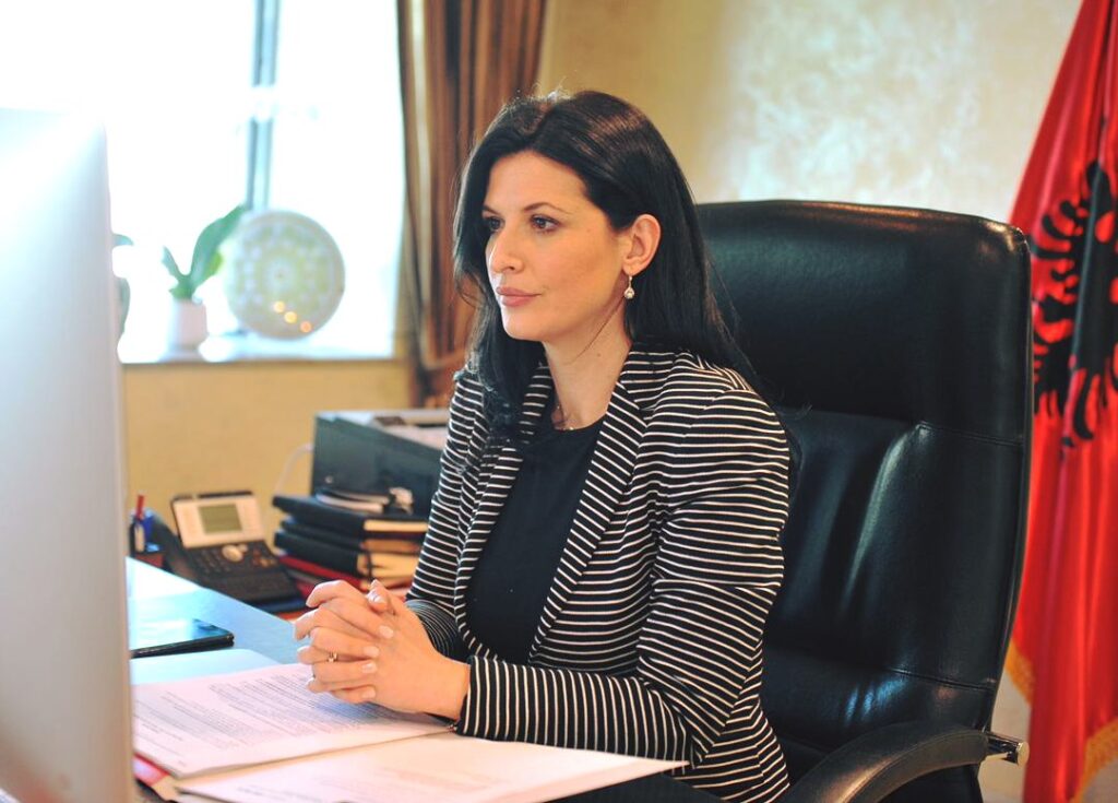 Berisha ‘non grata’, ministrja Gjonaj: Vendim i rëndë, DASH ka patur arsyet e veta për ta nxjerrë gjonaj