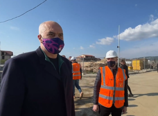 “Brenda majit përfundojnë 128 shtëpi”/ Rama inspekton punimet në lagjen rezidenciale në Fushë – Krujë, ku do të strehohen qytetarët e prekur nga tërmeti rama 9