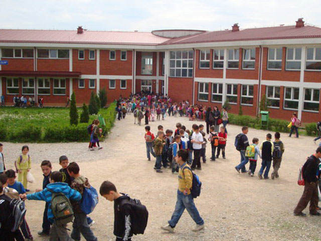 Qeveria kosovare merr vendim e rëndësishëm/ Shkollat parauniversitare në Kosovë do të jenë të mbyllura për dy javë shkolla kosove
