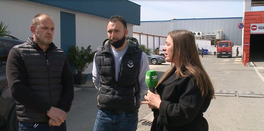 “Dilni jashtë”/ Flasin kolegët e Arjan Salës, tregojnë si heroi rrëmbeu bombolën dhe u fut të shpëtonte njerëzit që ndodheshin në magazinë mes flakëve shoket 1