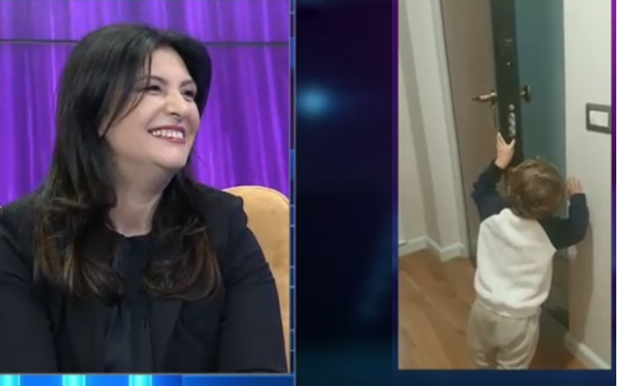 Ish-kryeparlamentarja Jozefina Topalli emocionohet nga nipi i saj topalli nipi