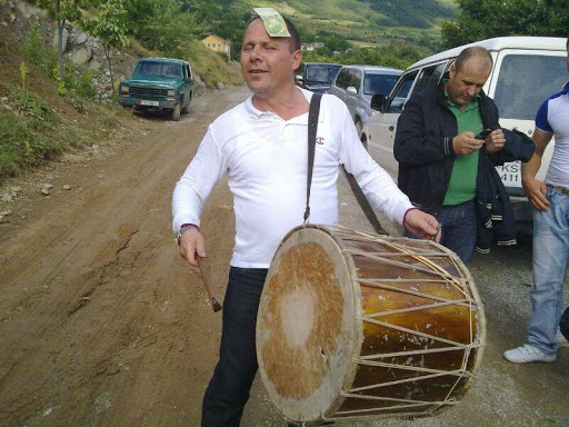 FOTO / Xhelal Mziu "maskohet" si Lenini: Nga maja e Ilnicës do të nisë stuhia e fitores 11 unnamed 6