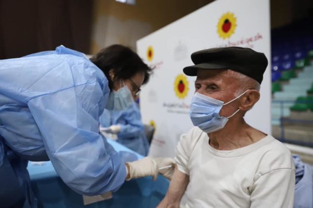 Vlera e jetës përmes fotove, Rama: Dashuri në kohërat e vaksinës 13 vaksine 13