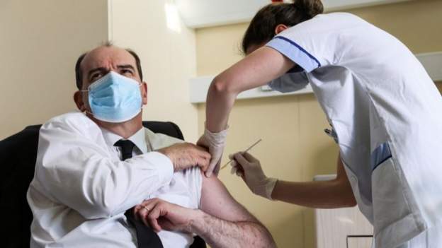 Kryeministri francez merr vaksinën e AstraZeneca vaksine