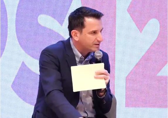 ‘Të na shkojë mirë fushata dhe do nis nga puna për një beb tjetër’, Veliaj merr zemër nga deputetja socialiste: Ua ça superlajmi, do i them dhe unë gruas…. veliaj 3 573x405 1