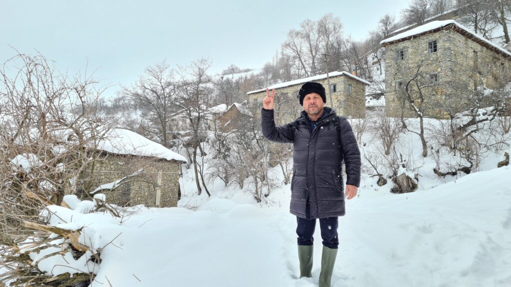 FOTO / Xhelal Mziu "maskohet" si Lenini: Nga maja e Ilnicës do të nisë stuhia e fitores 2 xhelal mziu 1
