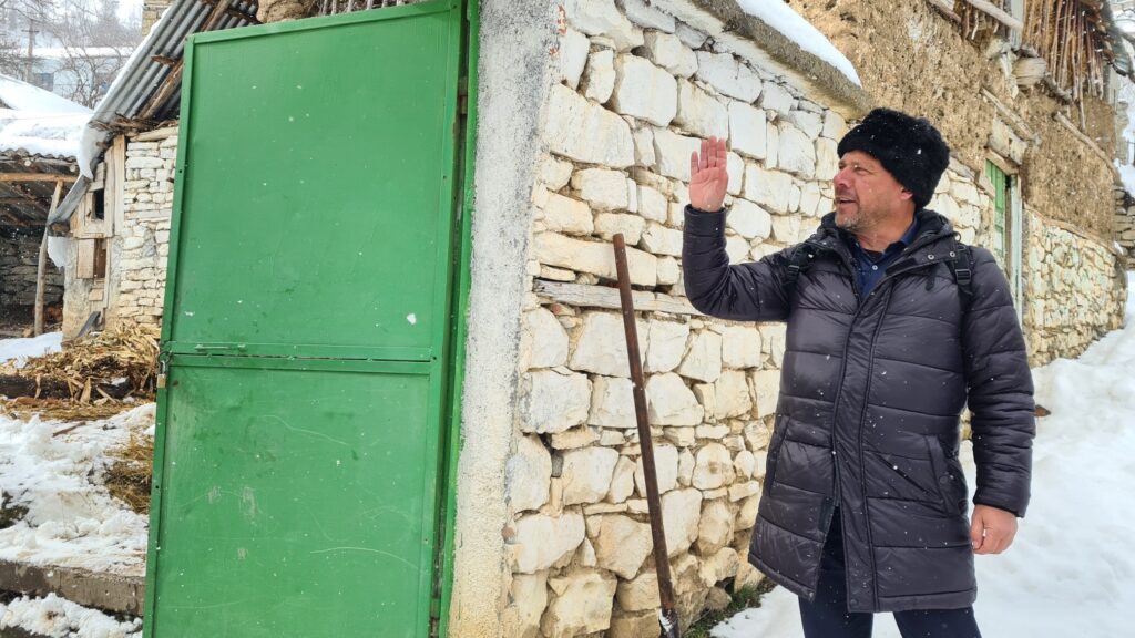 FOTO / Xhelal Mziu “maskohet” si Lenini: Nga maja e Ilnicës do të nisë stuhia e fitores xhelal mziu 6