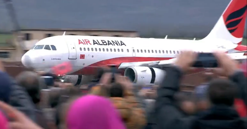 “Dua t’i dërgoj një përqafim”/ Rama nga Aeroporti Ndërkombëtar i Kukësit: Më mungon shumë sot vëllai im… 02