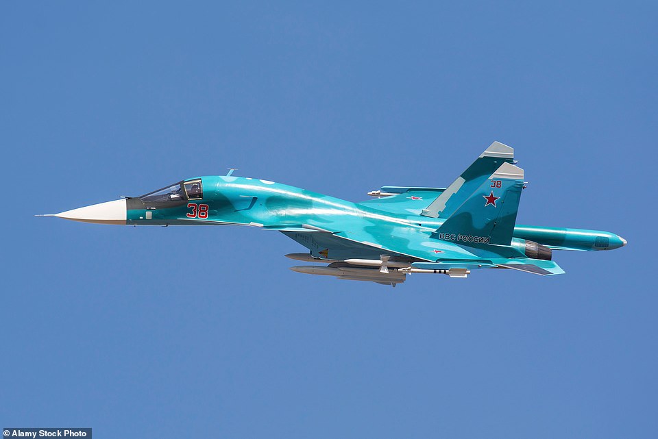 FOTOT: Në pritje të urdhrit të Putin, avionët supersonik rusë rreshtohen pranë kufirit me Ukrainën 1 2 25 1