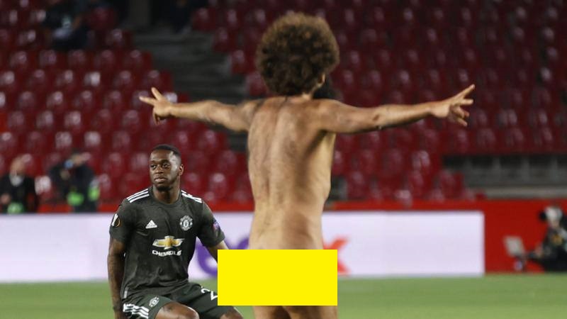 VIDEO/ Një burrë lakuriq merr vëmendjen në ndeshjen Granada-Manchester United