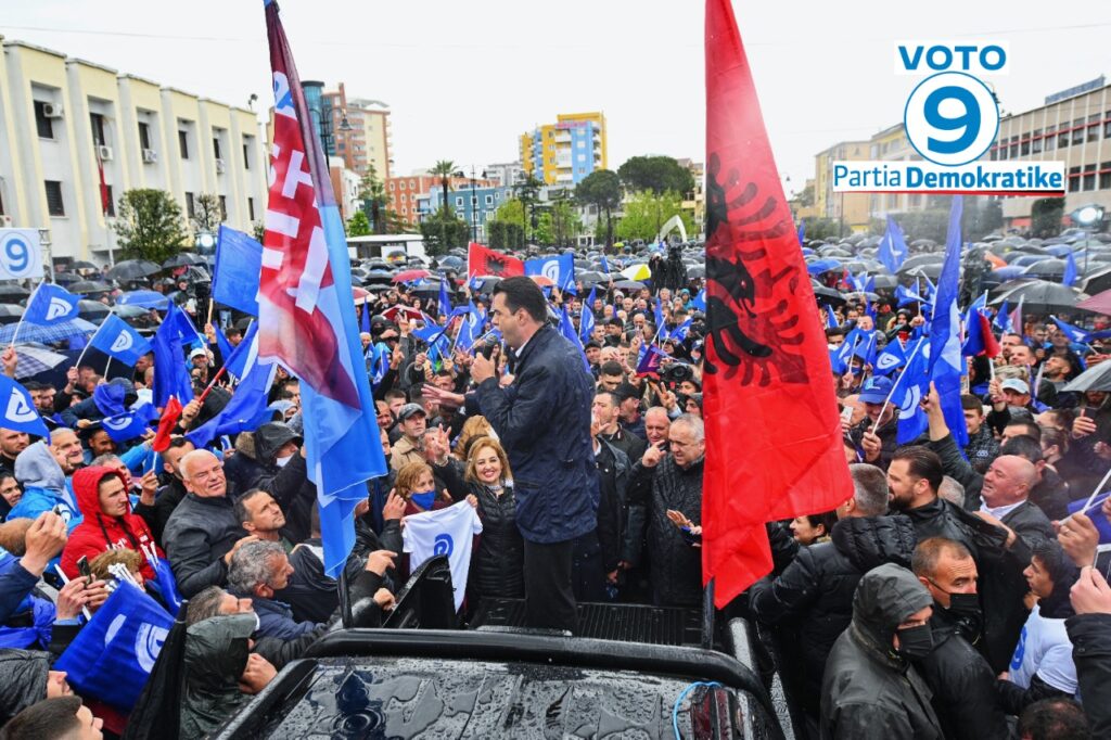 Basha thirrje administratës publike nga Lezha: Mos kini frikë! Dilni masivisht të votoni për ndryshimin Basha 12