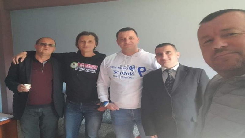 Meta: Vlora zonë me trazira/ Kandidati i PS dhe kreu i PD në Vlorë shfaqen krah njëri-tjetrit Kandidati i PS Ilir Metaj dhe kreu i PD ne Vlore Genc Deromemaj