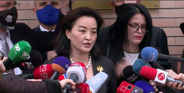 Masakra në Elbasan, ambasadorja Kim: Jemi të shqetësuar për ngjarjen, krerët e politikës kanë përgjegjësi të bëjnë thirrje për qetësi! Kim 1