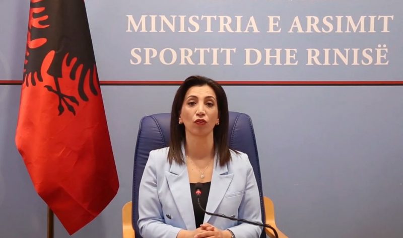 “Javën tjetër rihapen shkollat”, Ministria e Arsimit pranon propozimin e Komitetit të Ekspertëve Ministrja e Arsimit Evis Kushi