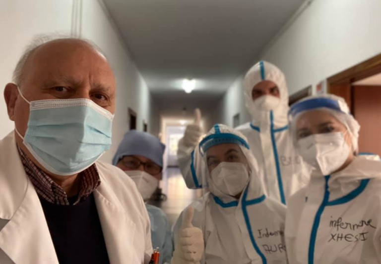 “Mos e refuzoni vaksinën”/ Mjeku Kalo mesazh të fortë qytetarëve: Mosha e të shtruarve në spital varion nga 31 vjeç, mos neglizhoni asnjë masë! Screenshot 5 23 768x534 1