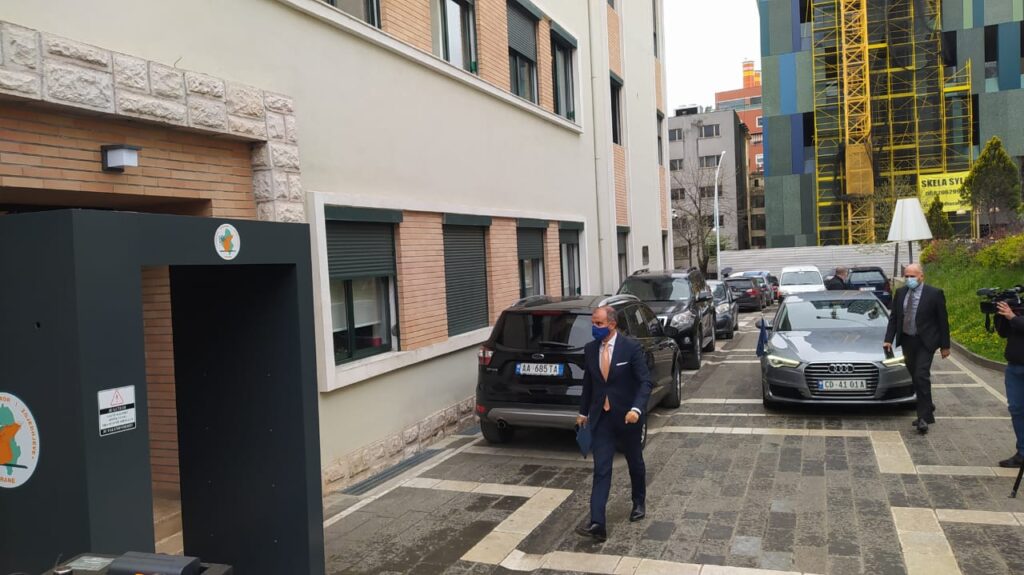 Zgjedhjet e 25 prillit, përfundon takimi në KQZ i kreut të delegacionit të BE Luigi Soreca dhe ambasadores së SHBA Yuri Kim Soreca ne KQZ 2