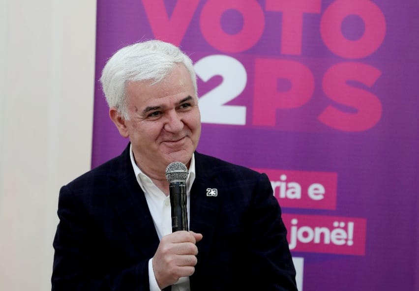 “Midis gjyshit dhe politikës zgjedh…”/ Nga lufta ndaj korrupsionit tek fuqizimi i SPAK-ut, betejat e ish-ministrit Xhafaj dhe një rrëfim personal WhatsApp Image 2021 04 04 at 08.57.42