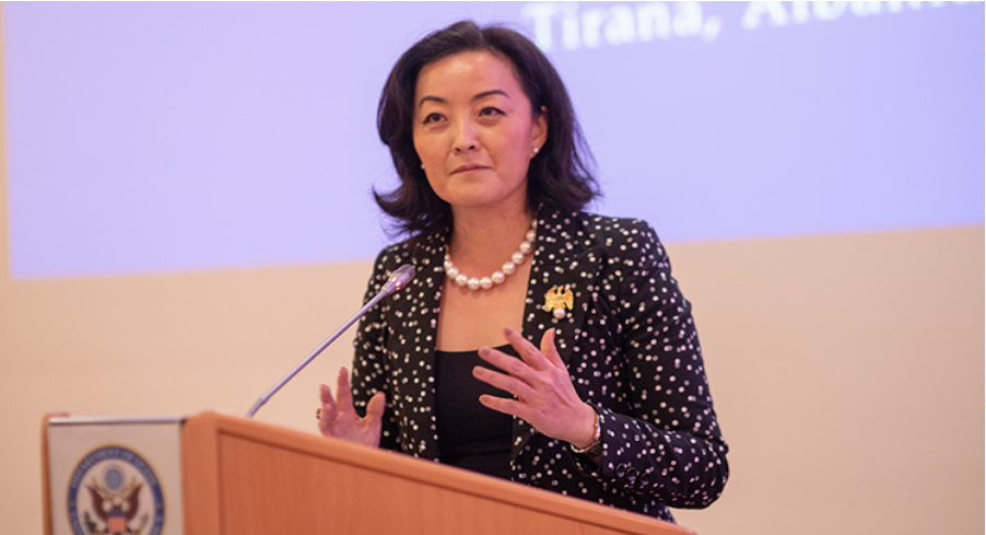 Yuri Kim: SHBA e mbështet plotësisht reformën në drejtësi dhe integrimin në BE! Jemi krah për krah me ju Yuri Kim