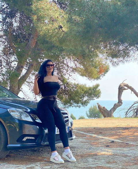 FOTO/ Kandidatja seksi për deputete e Gjuzit “thyen” rekord në Durrës… merr 4 vota 5 anita6