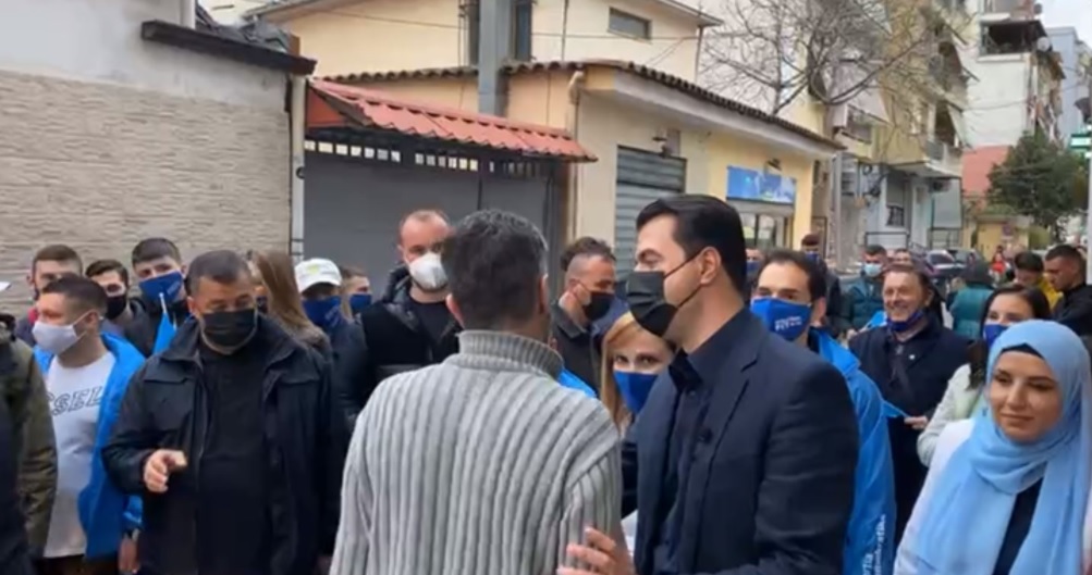 “Mos bëj koalicion me LSI”, Basha-qytetarit: Mbaje mendjen te numri 9 basha