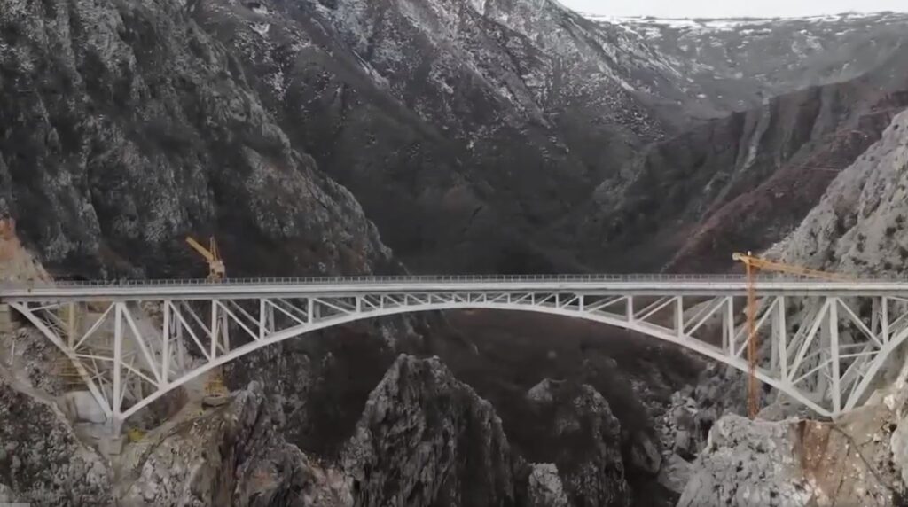 Rama poston videon nga ura më e lartë në Shqipëri: Duroni edhe pak për Rrugën e Arbërit dedede