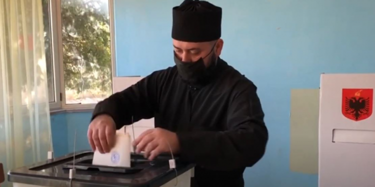 “Lusim Zotin të mos ketë incidente”/ Voton famullitari i Kishës Ortodokse në Shkodër: Dilni masivisht, vota është e shenjtë famullitari 750x375 1