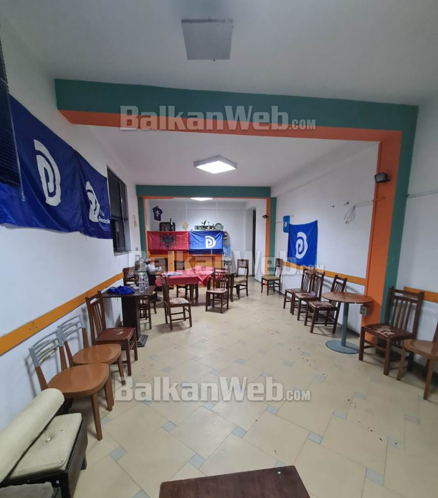 Pamjet brenda zyrës elektorale të PD ku mbeti i plagosur sekretari i degës incidenti ne kavaje pamje nga brenda pd 2