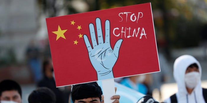 Argument/ Linjat e ashpra dhe të buta të Kinës në Xinjiang kina