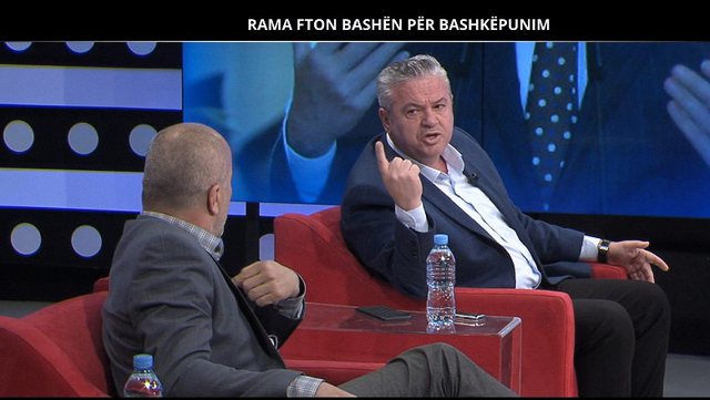 ‘Mua mos me drejto gishtin, je mpirë nga trutë e kokës nga Basha, vjen si karabush këtu’ plas keq mes të ftuarve, kandidati i PD-së largohet nga studio murrizi 1