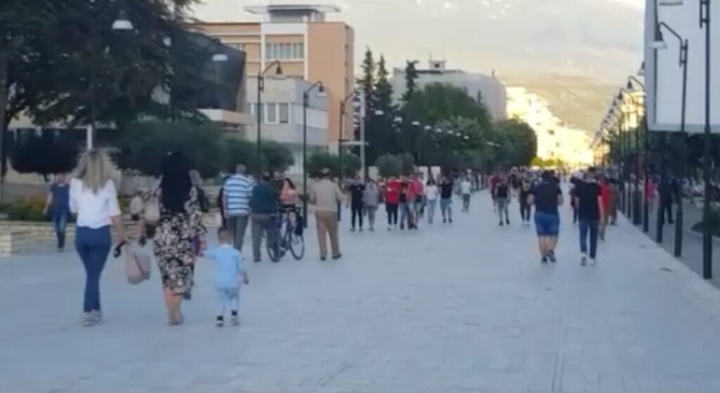 Qeveria merr vendimin, shtyhet deri më 8 prill ndalimi i grumbullimeve në vendet e mbyllura e të hapura njerez