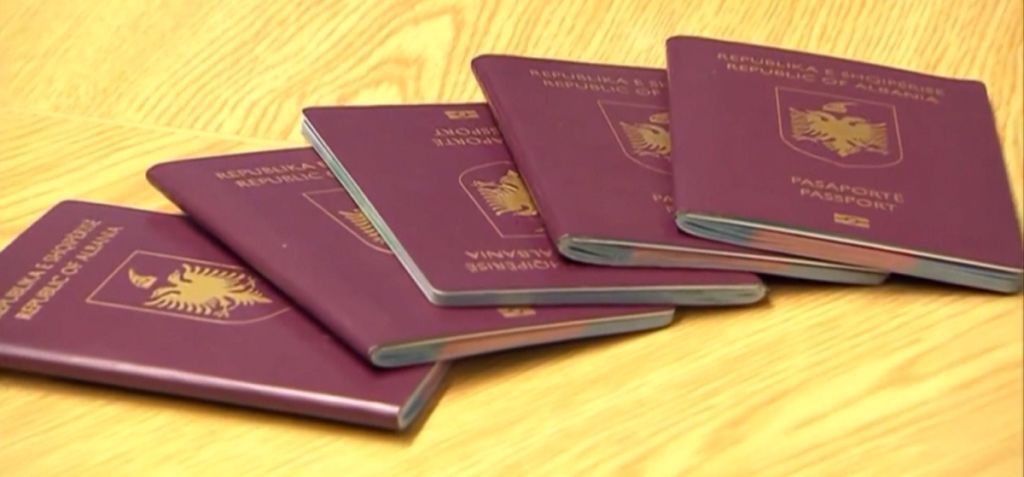 1000-1500 euro për shtetësi shqiptare, pranga organizatores dhe 2 personave të tjerë pasaporta 1