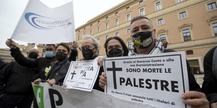 Përleshje në Romë, pronarët e dyqaneve dhe lokaleve rikthehen në protestë rome protest