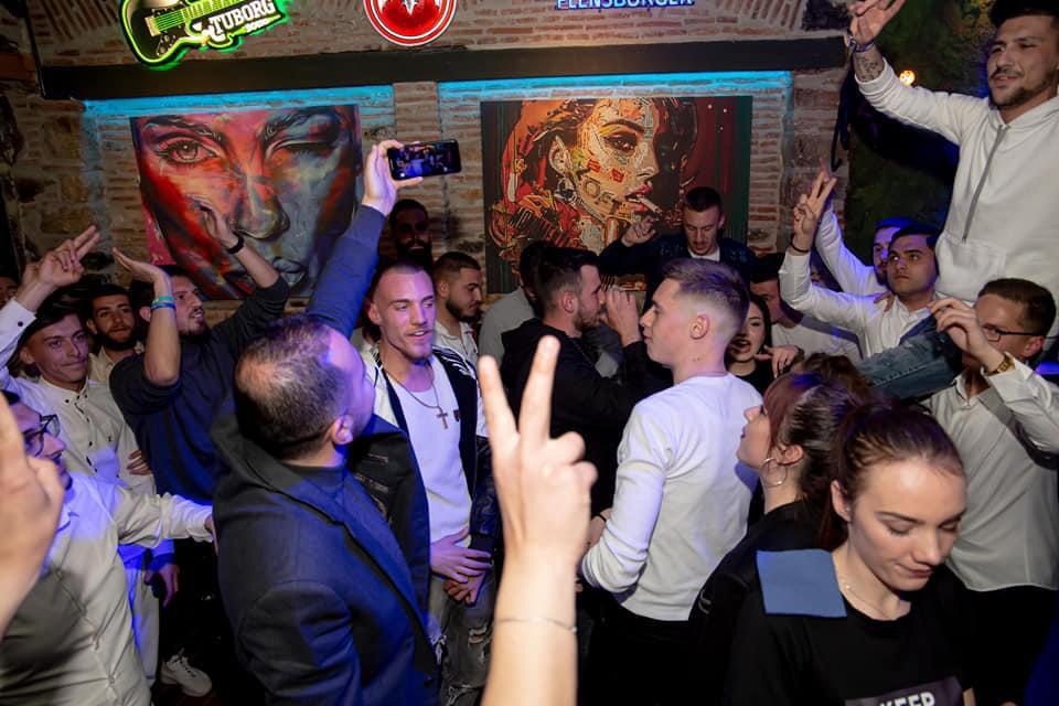 Salianji nuk pyet për COVID-19, organizon party me të rinjtë e Korçës 11 salianji 11