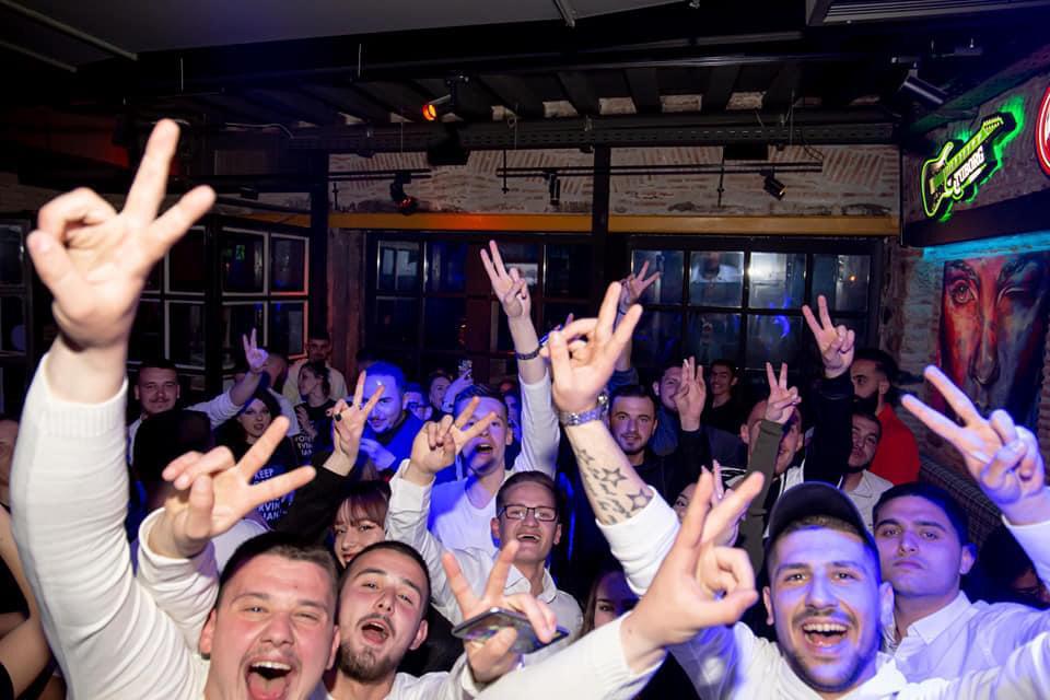 Salianji nuk pyet për COVID-19, organizon party me të rinjtë e Korçës 15 salianji 15