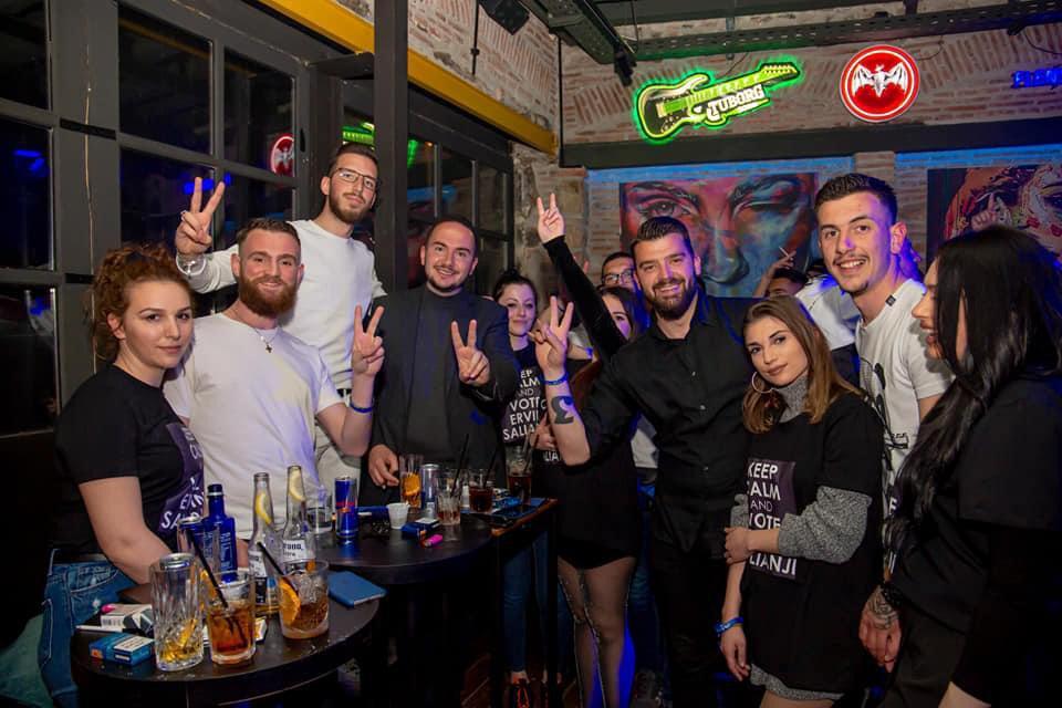 Salianji nuk pyet për COVID-19, organizon party me të rinjtë e Korçës 3 salianji 3