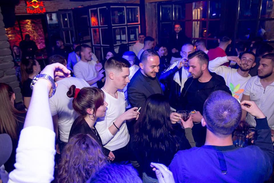 Salianji nuk pyet për COVID-19, organizon party me të rinjtë e Korçës 4 salianji 4