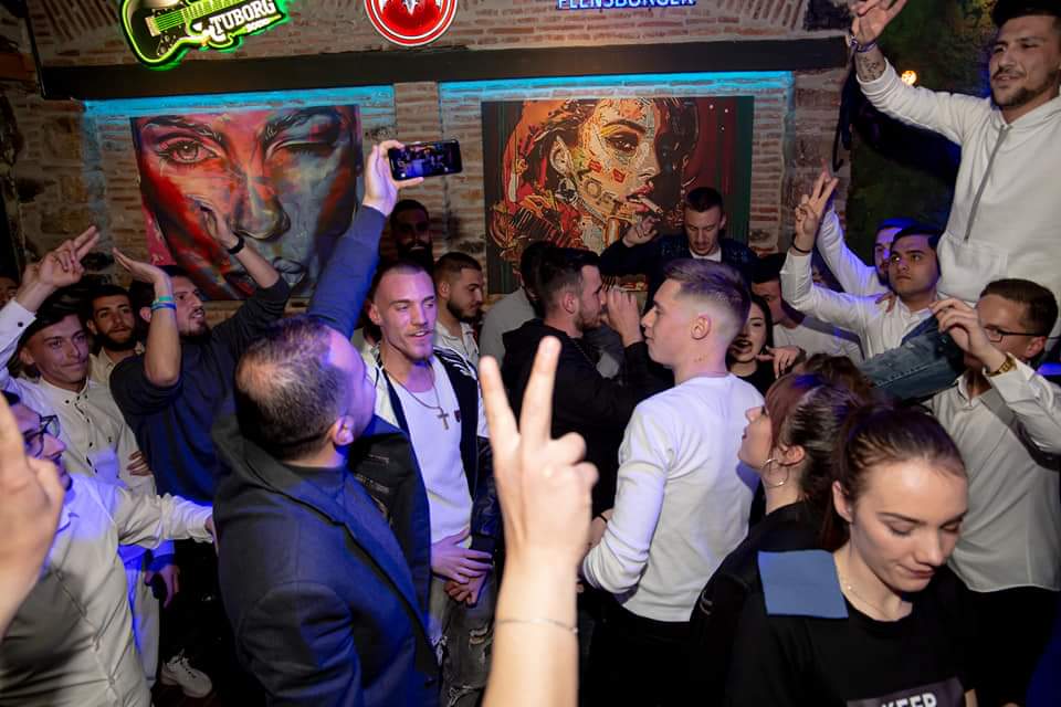 Salianji nuk pyet për COVID-19, organizon party me të rinjtë e Korçës 6 salianji 6