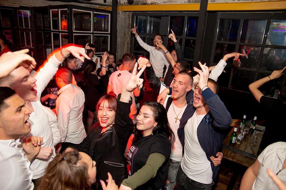 Salianji nuk pyet për COVID-19, organizon party me të rinjtë e Korçës 8 salianji 8