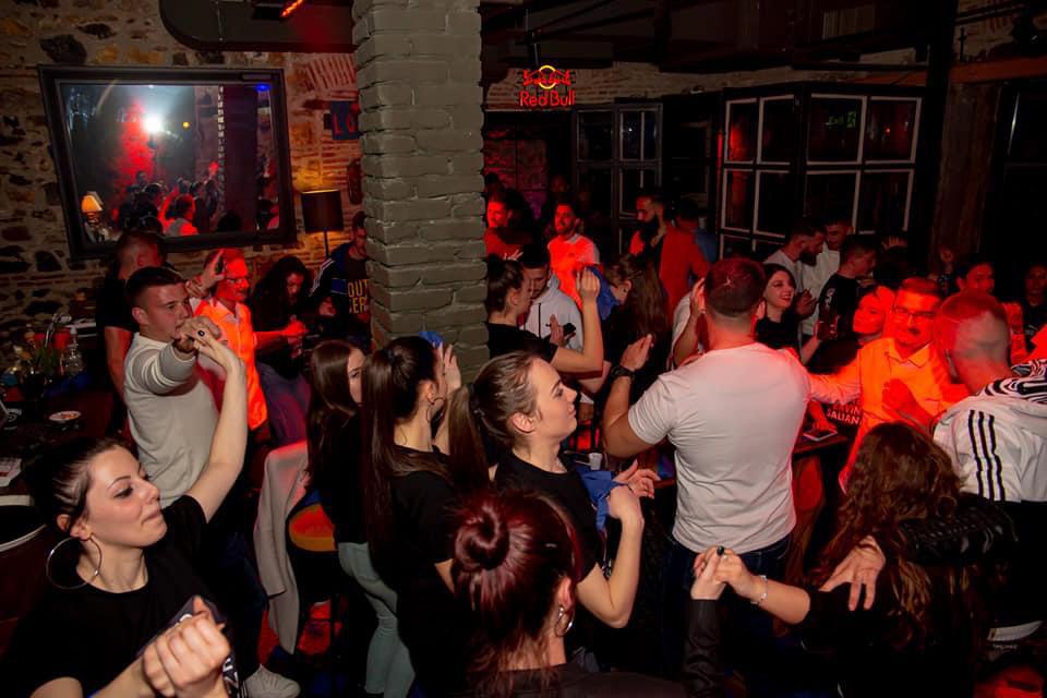 Salianji nuk pyet për COVID-19, organizon party me të rinjtë e Korçës 9 salianji 9