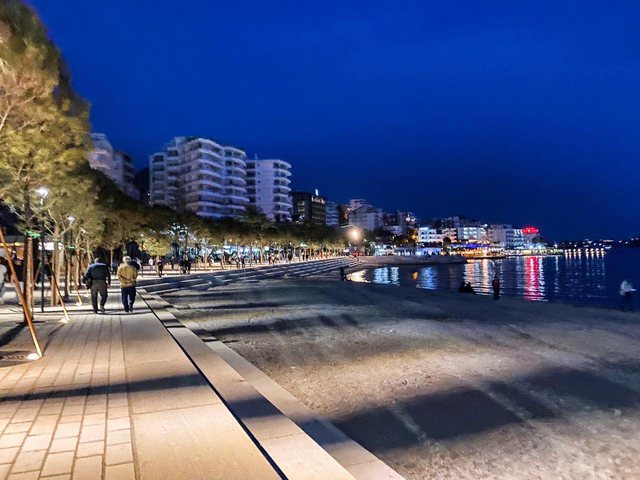 FOTOT/ Rama publikon pamjet nga shëtitorja e re e Sarandës 1 saranda 1