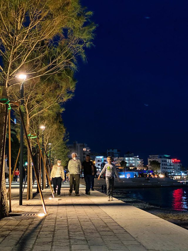 FOTOT/ Rama publikon pamjet nga shëtitorja e re e Sarandës 3 saranda 3
