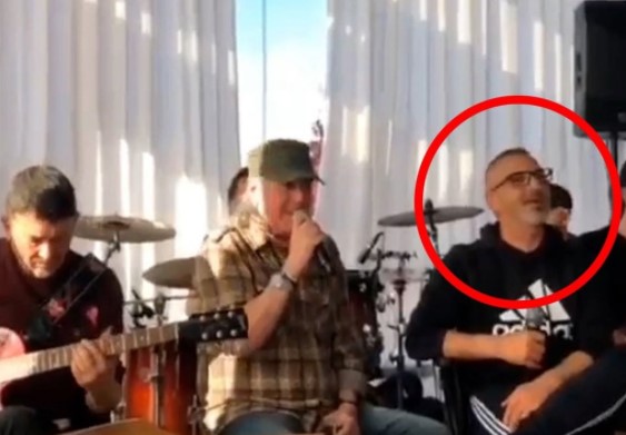 VIDEO/ Saimir Tahiri ia merr këngës në Baldushk, ish-ministri tregon aftësitë e tij në muzikë para zgjedhjeve tahiri